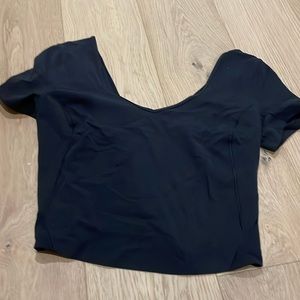 Lululemon size 4 or 6 align cropped short sleeve in black